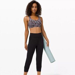 NWT Lululemon Free To Be Serene Bra, C/D Cup Sz 6